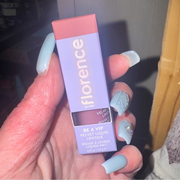 Be a vip velvet liquid lipstick - Picture 2 of 4